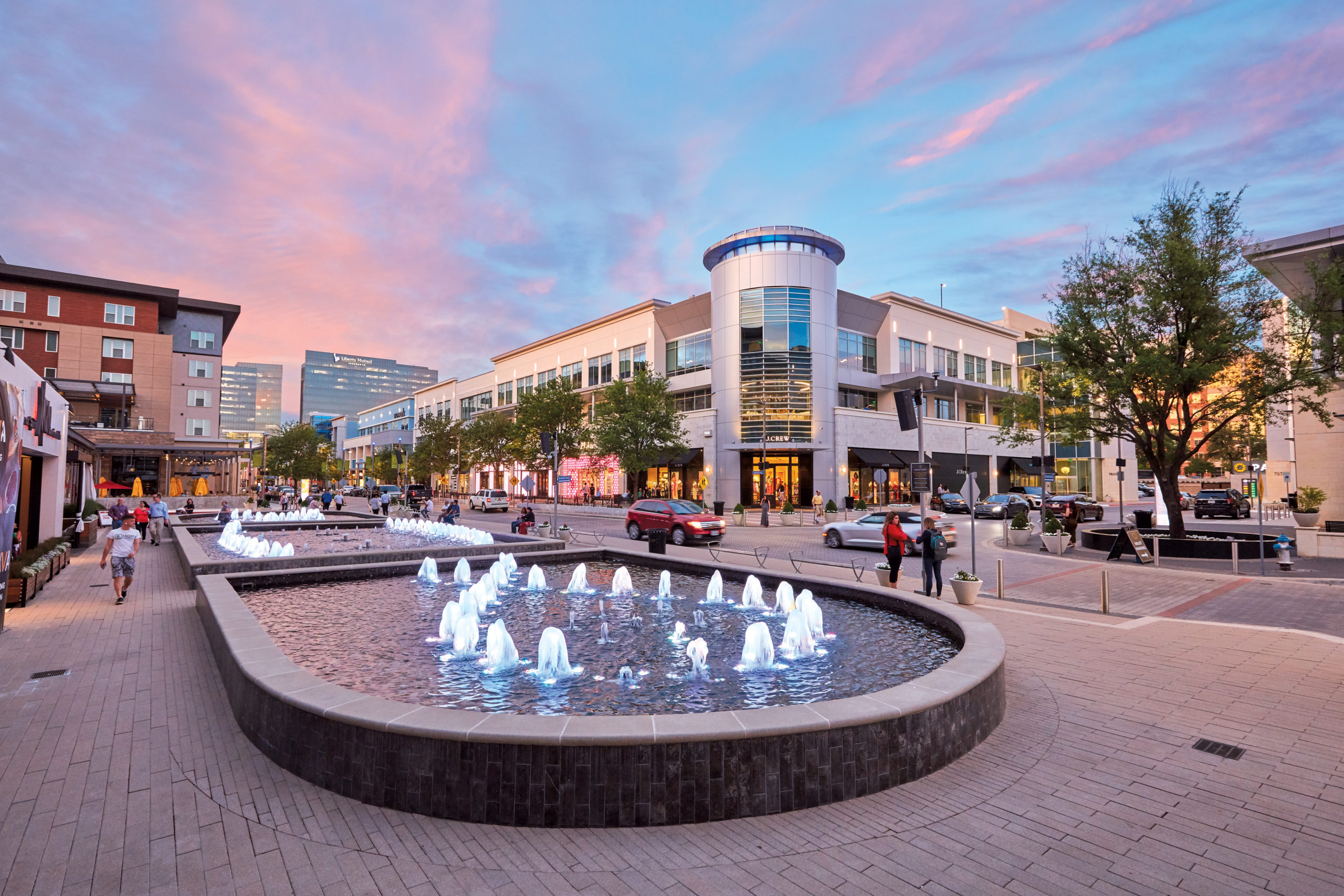 a fountain in front of a building that says ' abercrombie & fitch ' on it